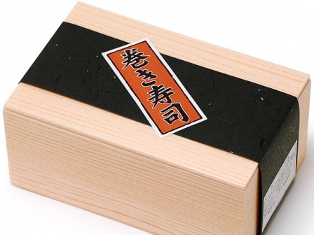 07-15515-480 シール巻き寿司 100片入　サイズ：30×75ｍｍ　写真はユニ折箱寿司折茶巾（00-12102-366）に帯紙と合わせて包装しています。