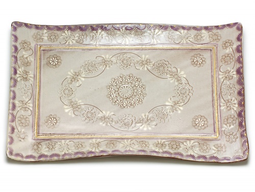 紫彩華紋輪花向付：庭園に咲いた花のような形状が表現され、上品さもそなえています。宴席が華やぐ和　洋のお料理に適した器です。