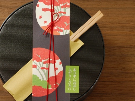 帯紙「円窓もみじ」使用例画像