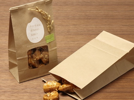 【使用商品】紙製角底袋 シースルー袋ワイヤー付 1号、料理飾り 稲穂、手織り麻のテープ そらまめ。※商品名やブランド名の手作りはんこを作成し、白色スタンプインクで袋に押印しています。