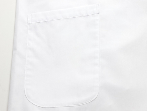 ポケットは手が入れやすいよう斜めに縫製しています。