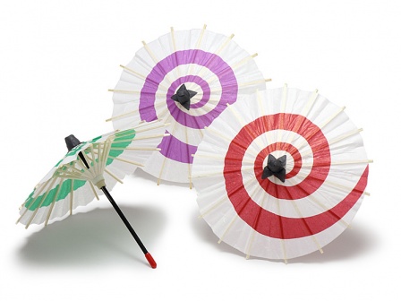 舞傘三色の画像。【左】00-18501-643 舞傘 緑、【中央】00-18501-642 舞傘 紫、【右】00-18501-641 舞傘 朱