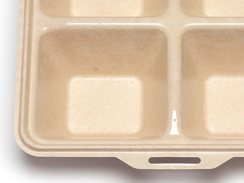 内側に樹脂コーティングを施すことで、ごはん粒が容器に引っ付かず食べやすくなりました。水分、油分にも強く、レンジアップにも対応。