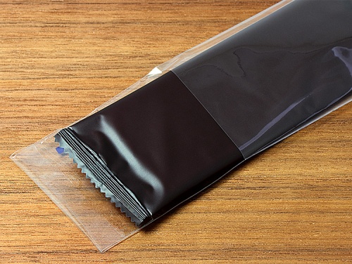 袋の背面、紙おしぼりを入れていただくためのポケット