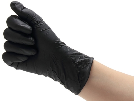 ニトリル手袋（粉なし） リーブルP.F.ベーシック 黒 の装着画像