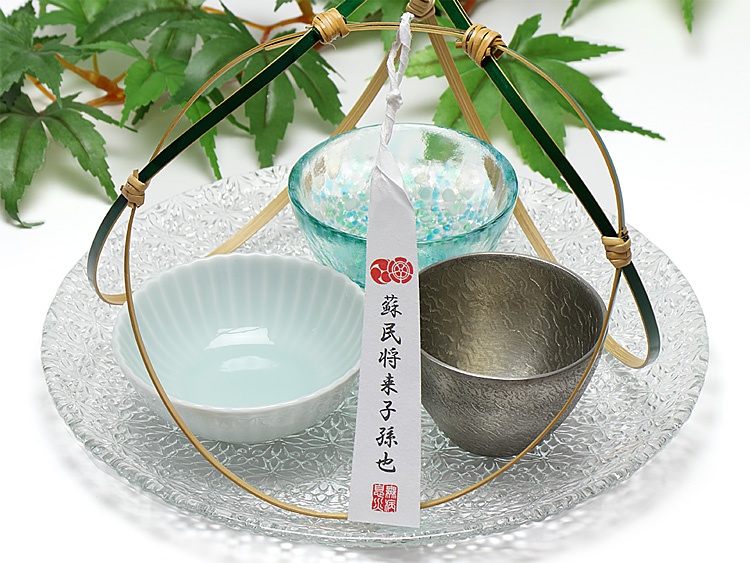 00-14304-604 竹製 茅の輪飾り に 07-18500-600 茅の輪飾り 蘇民将来子孫也 を結んだ使用イメージ