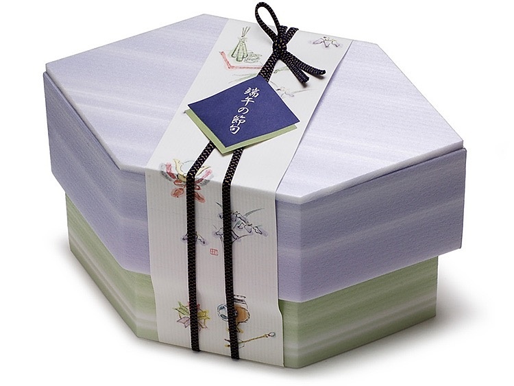 00-12999-413 ユニ折箱 ほのか 端午の節句 二段　端午の節句に合わせた色合いの二段弁当に帯紙・掛ゴム・シールが付属しています。