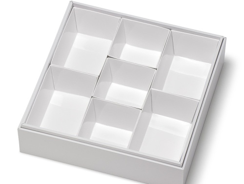 紙のぞき 白 冷凍対応 9ヶ仕切用を３つと6ヶ仕切用4つをお重にセットした画像