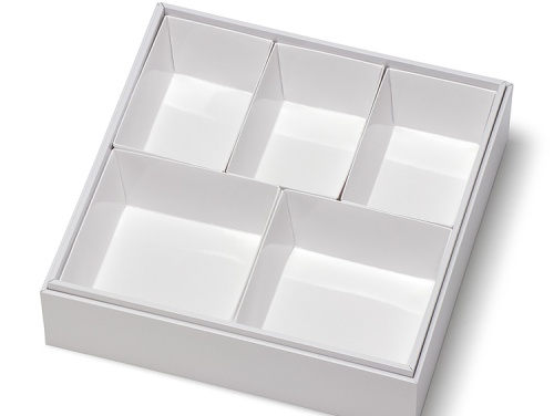 紙のぞき 白 冷凍対応 6ヶ仕切用を３つと４ヶ仕切用2つをお重にセットした画像