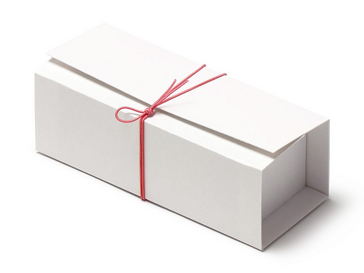 07-15113-014 紙のうつわ 至白 恵方巻ハーフ ワンタッチに00-17403-342 彩宝ゴム うすべに 8cm を掛けたイメージ