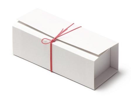 07-15113-014 紙のうつわ 至白 恵方巻ハーフ ワンタッチに00-17403-342 彩宝ゴム うすべに 8cm を掛けたイメージ